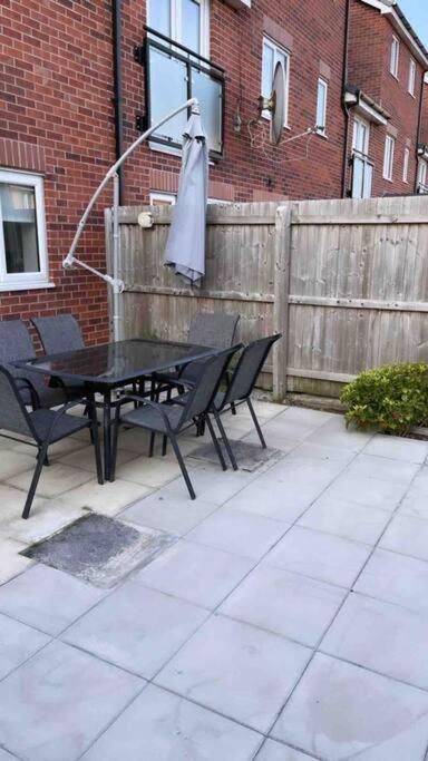 3 Stories, 5 Bedroom House In Prime Location With Balcony And Shared Garden 리버풀 외부 사진