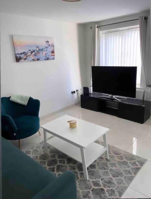 3 Stories, 5 Bedroom House In Prime Location With Balcony And Shared Garden 리버풀 외부 사진