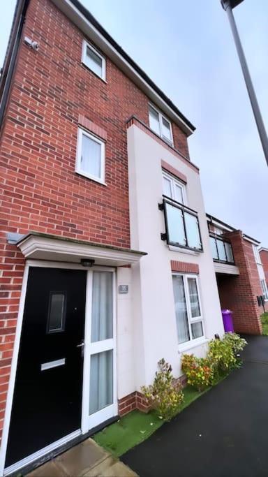 3 Stories, 5 Bedroom House In Prime Location With Balcony And Shared Garden 리버풀 외부 사진