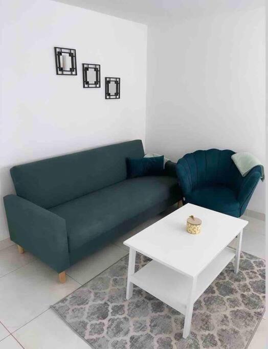 3 Stories, 5 Bedroom House In Prime Location With Balcony And Shared Garden 리버풀 외부 사진