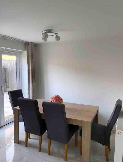 3 Stories, 5 Bedroom House In Prime Location With Balcony And Shared Garden 리버풀 외부 사진