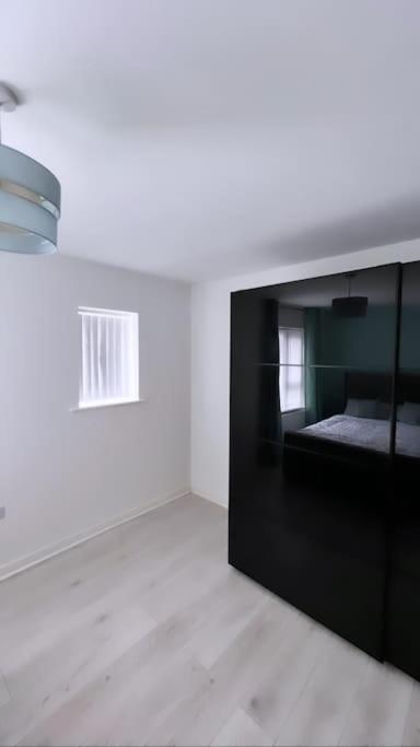 3 Stories, 5 Bedroom House In Prime Location With Balcony And Shared Garden 리버풀 외부 사진