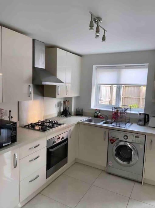 3 Stories, 5 Bedroom House In Prime Location With Balcony And Shared Garden 리버풀 외부 사진