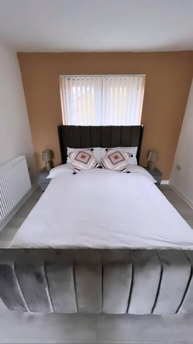 3 Stories, 5 Bedroom House In Prime Location With Balcony And Shared Garden 리버풀 외부 사진
